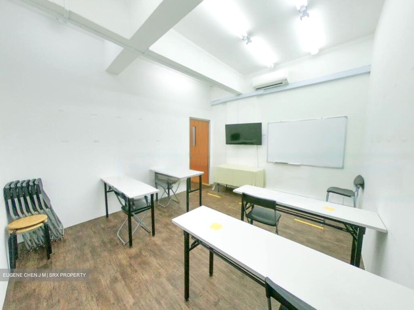 Jurong Gateway Road (D22), Office #468165281